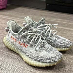 Yeezys Blue Tint 100% AUTHENTIC